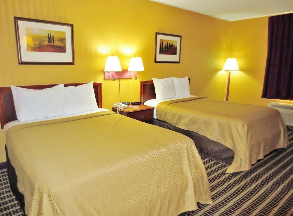 Country Garden & Suites-Benton Bilik gambar